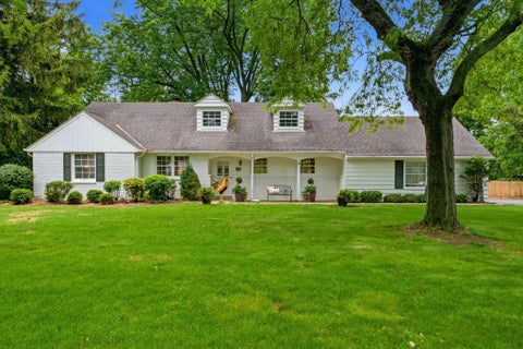 Photo of 8921 N Lake Dr, Bayside, WI 53217 (MLS # 1968197)