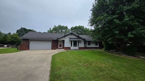 Photo of 680 Forest Grove Ln, Brookfield, WI 53005 (MLS # 1930602)
