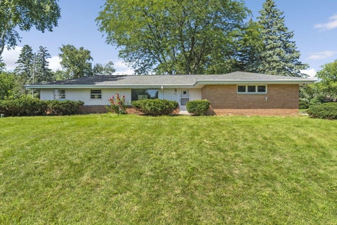 Photo of 6411 S 118th St, Franklin, WI 53132 (MLS # 1977692)