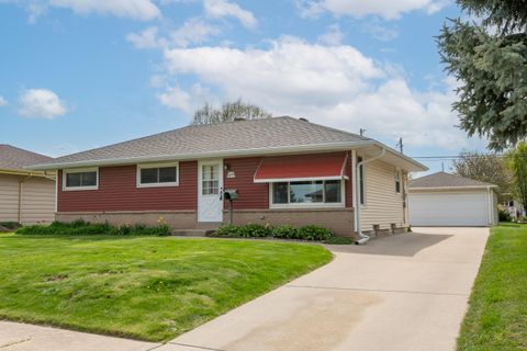 Photo of W149N8153 Winchester St, Menomonee Falls, WI 53051 (MLS # 1961404)