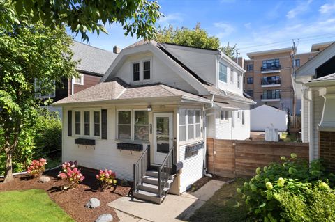 Photo of 4476 N Bartlett Ave, Shorewood, WI 53211 (MLS # 1950788)