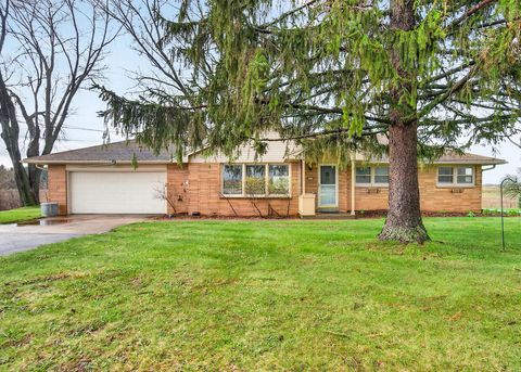 Photo of 8705 W Donges Bay Rd, Mequon, WI 53097 (MLS # 1957890)