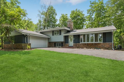 Photo of 3325 Bradee Rd, Brookfield, WI 53005 (MLS # 1923338)