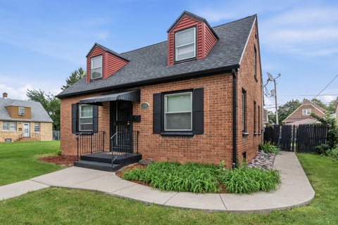 Photo of 4530 N 42nd St, Milwaukee, WI 53209 (MLS # 1981436)