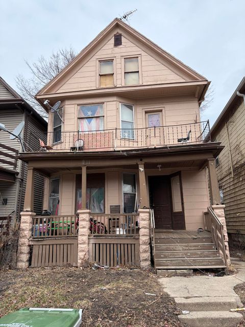 Photo of 1912 W Rogers St, Milwaukee, WI 53204 (MLS # 1956223)