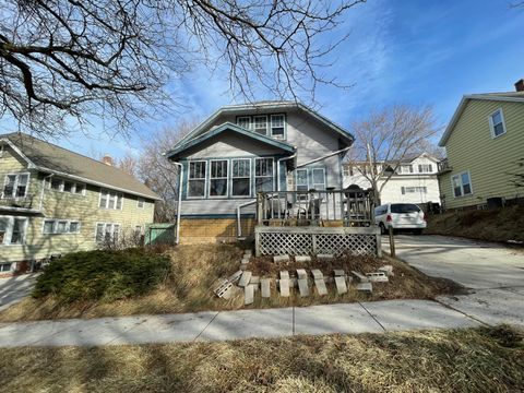 Photo of 825 S 17th St, Sheboygan, WI 53081 (MLS # 1952860)