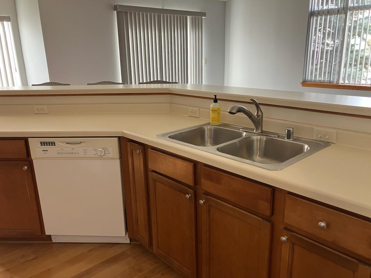 Port Washington, Wisconsin 53074, United States, 2 Bedrooms Bedrooms, ,2 BathroomsBathrooms,Residential,Pending,7162