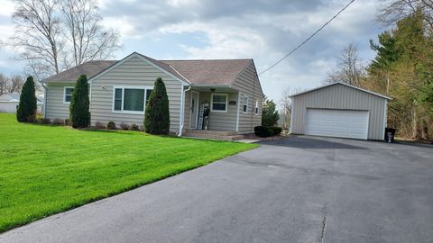 Photo of 10931 W Ryan Rd, Franklin, WI 53132 (MLS # 1915531)