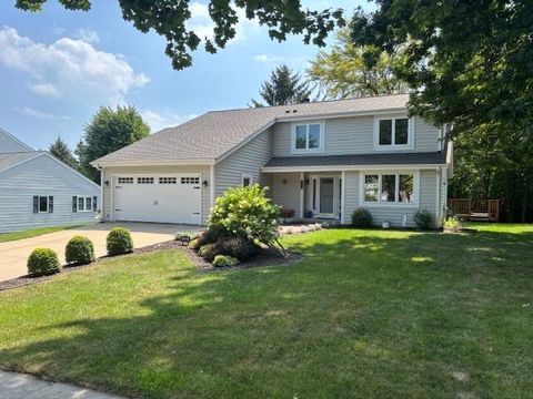 Photo of 625 Morningside Ct, Saukville, WI 53080 (MLS # 1957853)