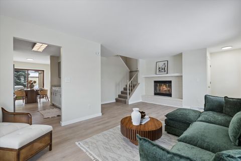 Photo of 530 Manchester Ln, Hartland, WI 53029 (MLS # 1944325)