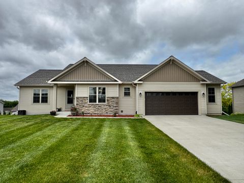 Photo of 411 Rosewood Ct, Lake Mills, WI 53551 (MLS # 1963220)