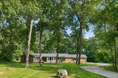 Photo of N70W26730 Hickory Chasm Dr, Lisbon, WI 53089 (MLS # 1986507)