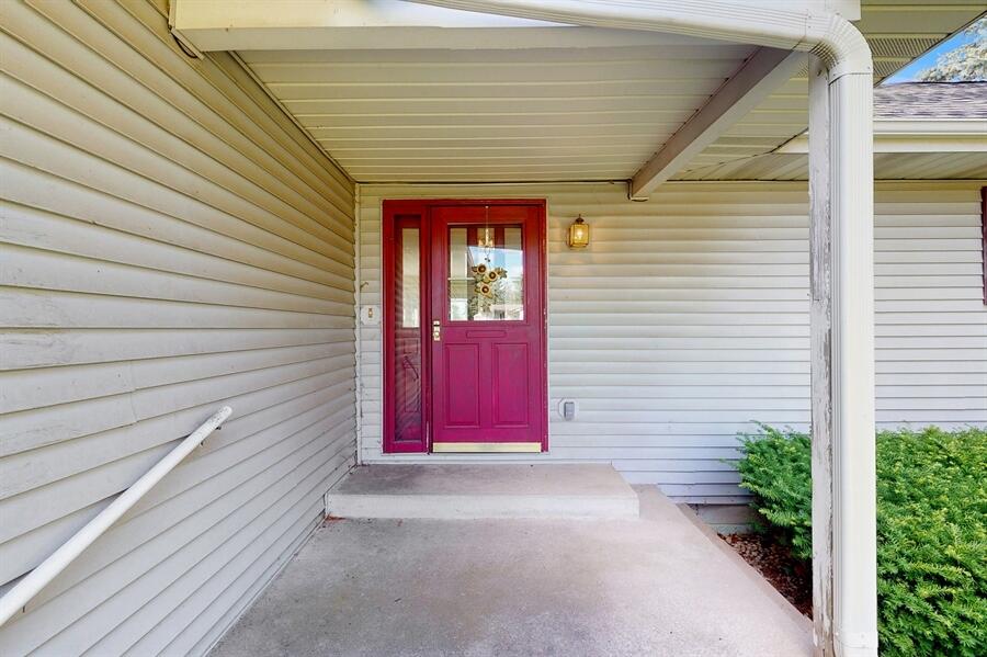 Sharon, Wisconsin 53585, United States, 3 Bedrooms Bedrooms, ,3 BathroomsBathrooms,Residential,Pending,168168