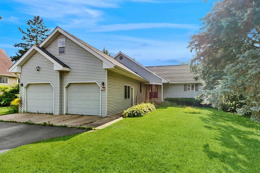 Sharon, Wisconsin 53585, United States, 3 Bedrooms Bedrooms, ,3 BathroomsBathrooms,Residential,Pending,168168