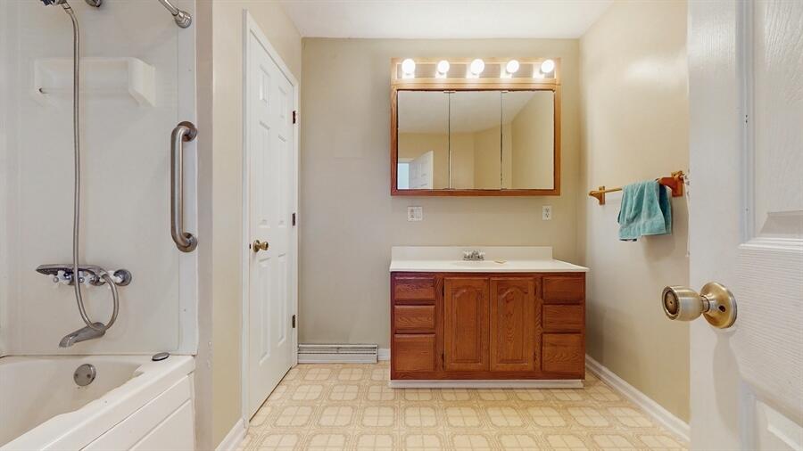 Sharon, Wisconsin 53585, United States, 3 Bedrooms Bedrooms, ,3 BathroomsBathrooms,Residential,Pending,168168