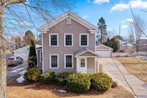 Photo of 523 N 5th St, Manitowoc, WI 54220 (MLS # 1952070)