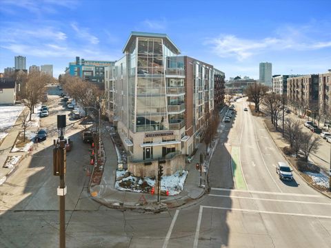 Photo of 1541 N Jefferson St, Milwaukee, WI 53202 (MLS # 1950268)