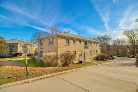 Photo of 1311 E Randolph Ct, Milwaukee, WI 53212 (MLS # 1944299)