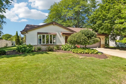 Photo of W167N10425 Bridle Path, Germantown, WI 53022 (MLS # 1978095)
