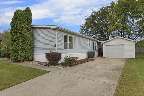 Photo of 424 Oak Lodge Rd, Waterford, WI 53185 (MLS # 1939071)