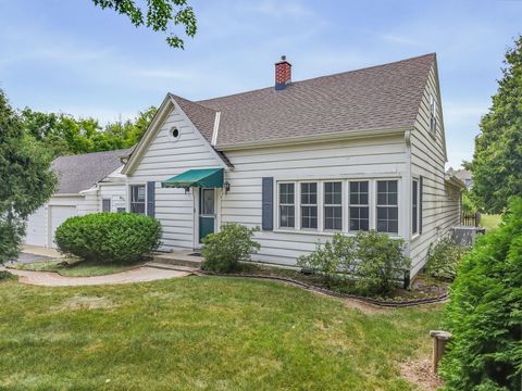 Photo of 11911 N Wauwatosa Rd, Mequon, WI 53097 (MLS # 1971350)