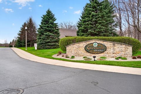 Photo of 1015 Shadowood Cir, West Bend, WI 53095 (MLS # 1960784)