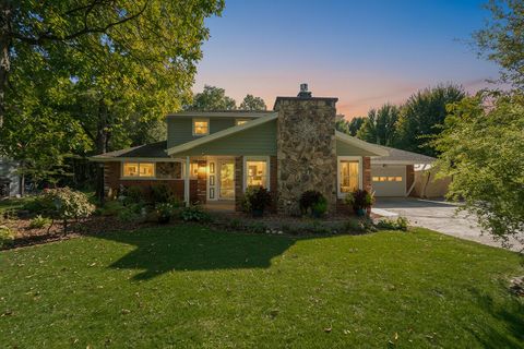 Photo of 3267 W Skamra Ave, Franklin, WI 53132 (MLS # 1940847)