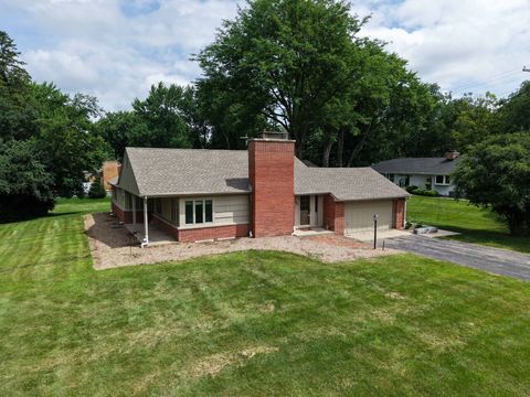 Photo of 14660 Golf Pkwy, Brookfield, WI 53005 (MLS # 1928067)