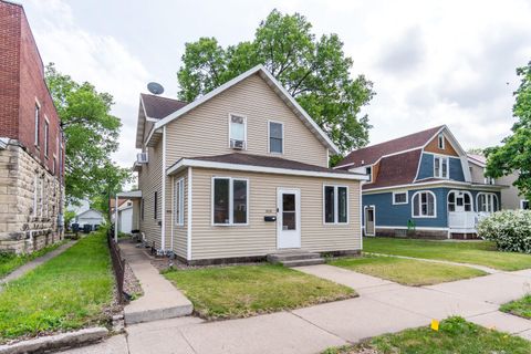 Photo of 1414 Jackson St, La Crosse, WI 54601 (MLS # 1963415)