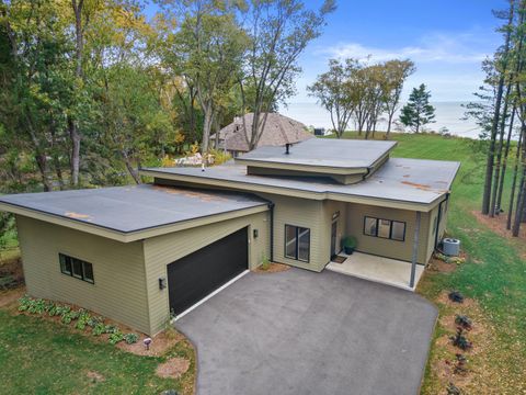 Photo of 13480 N Lakewood Dr, Mequon, WI 53097 (MLS # 1940785) Photo of 13480 N Lakewood Dr, Mequon, WI 53097 (MLS # 1940785)