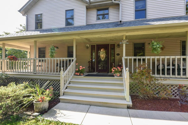 S86W30445 STONEGATE DR, MUKWONAGO, WI 53149 - Image 422b1a3eab74a5cf2cfab3da630fee7c/2946096488