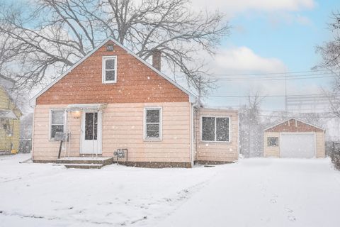 Photo of 4720 W Montrose Ave, Milwaukee, WI 53219 (MLS # 1948897)