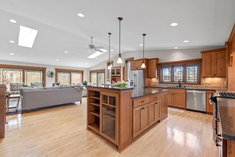 415 Lake Bluff Ln, Grafton, WI 53024 - #: 1914626