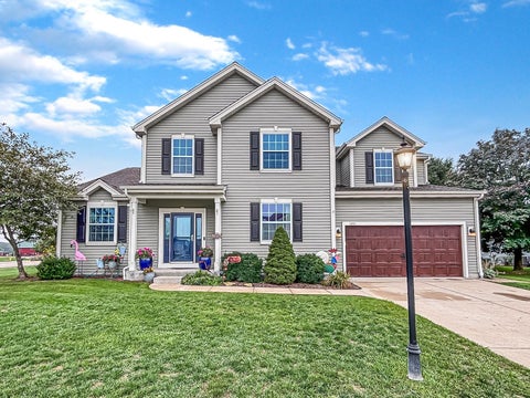 Photo of 1631 Arthurs Pass, Oconomowoc, WI 53066 (MLS # 1981171)