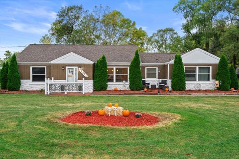 Photo of 7271 S 35th St, Franklin, WI 53132 (MLS # 1939253)