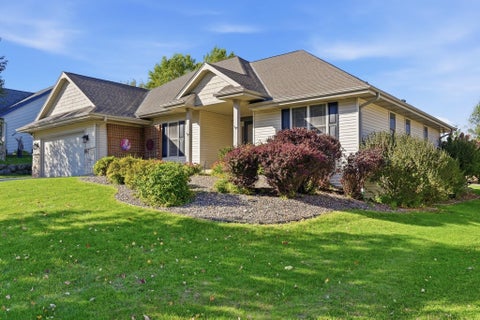 Photo of 876 W Washington Ave, Hartford, WI 53027 (MLS # 1984377)