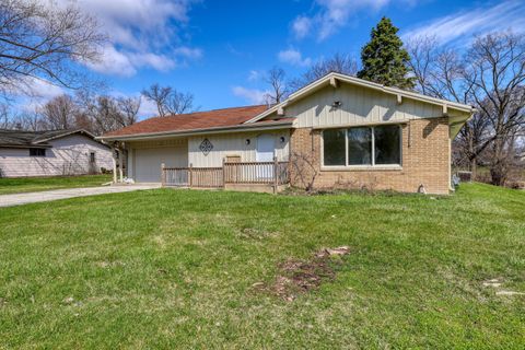 Photo of 18620 Midland Pl, Brookfield, WI 53045 (MLS # 1958235)