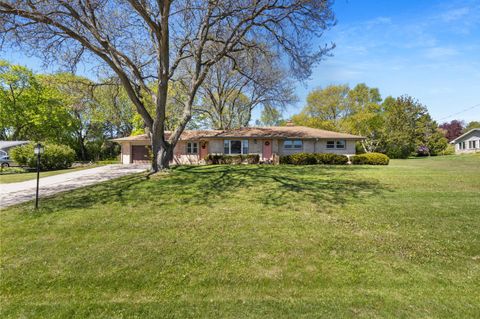 Photo of 575 Kenmar Rd, Brookfield, WI 53005 (MLS # 1962152)