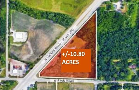 Photo of 11223 W Loomis Rd, Franklin, WI 53132 (MLS # 1939174)