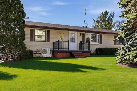 Photo of N7436 Grand View Dr, Whitewater, WI 53190 (MLS # 1951267)