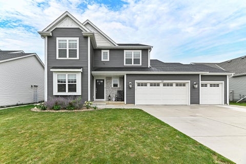 Photo of 663 E Bluff Cir, Waterford, WI 53185 (MLS # 1979863)