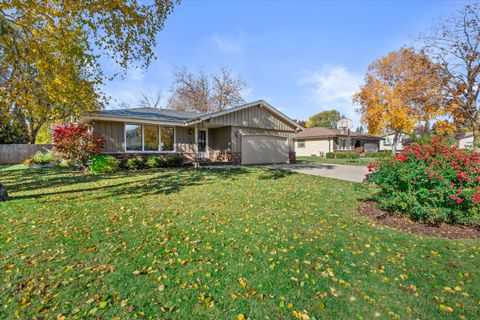 Photo of 15450 W Elmont Ln, New Berlin, WI 53151 (MLS # 1941762)