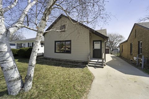 Photo of 1517 Orchard St, Racine, WI 53405 (MLS # 1957027)