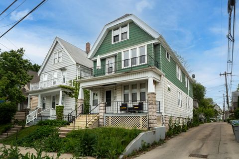 Photo of 719 E Chambers St, Milwaukee, WI 53212 (MLS # 1963178)