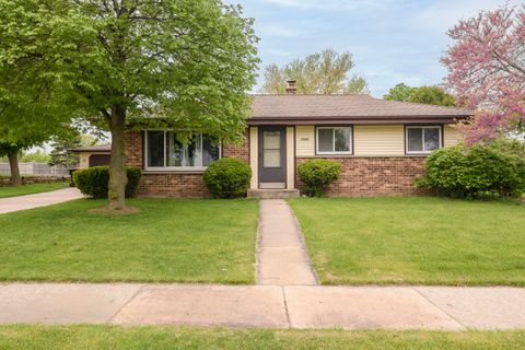 Photo of 10065 S Cindy Ln, Oak Creek, WI 53154 (MLS # 1919839)