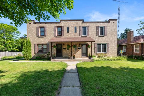 Photo of 448 W Grand Ave, Port Washington, WI 53074 (MLS # 1922917)