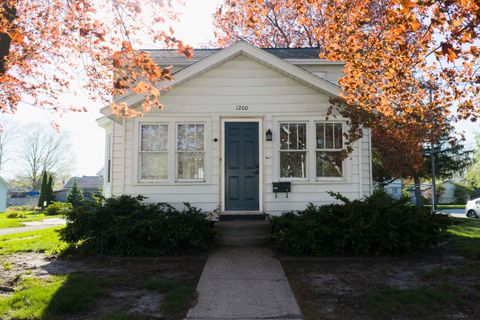 Photo of 1200 S 9th St, Watertown, WI 53094 (MLS # 1961033)