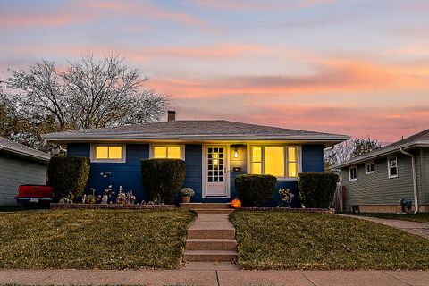 Photo of 6716 S 19th St, Milwaukee, WI 53221 (MLS # 1940614)