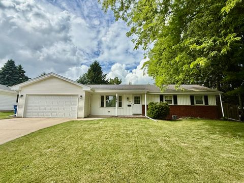 Photo of 264 E Antoine Dr, Port Washington, WI 53074 (MLS # 1924426)