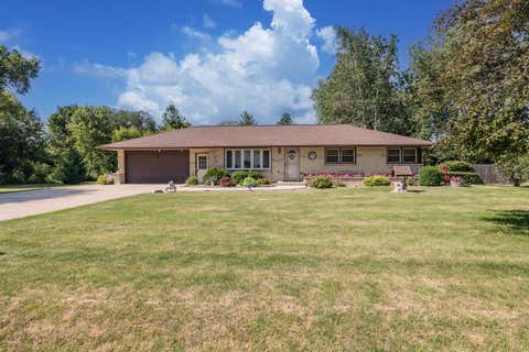 Photo of N58W21816 Maclynn Dr, Menomonee Falls, WI 53051 (MLS # 1973089)